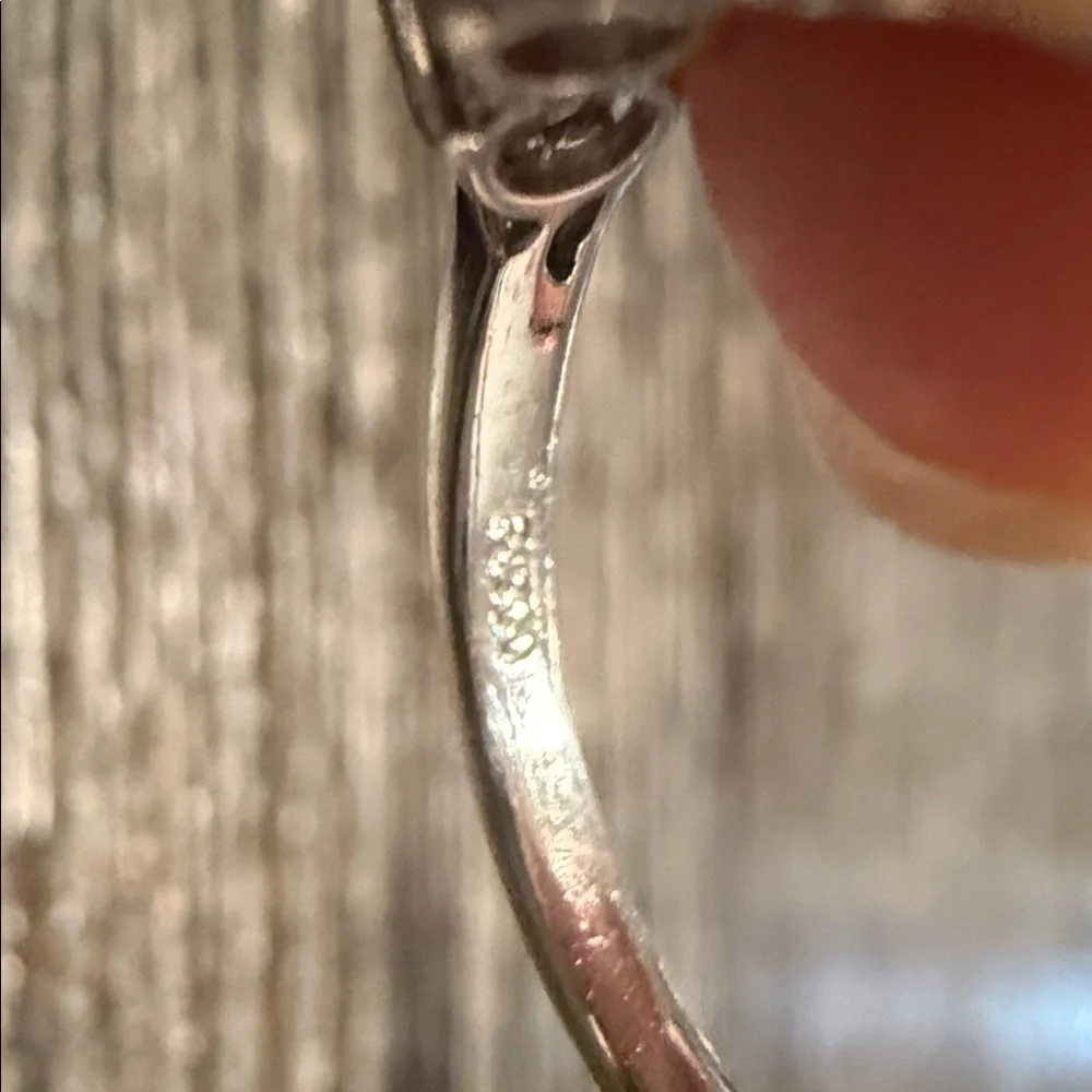Elegant Silver Diamond Ring - Picture 3 of 4